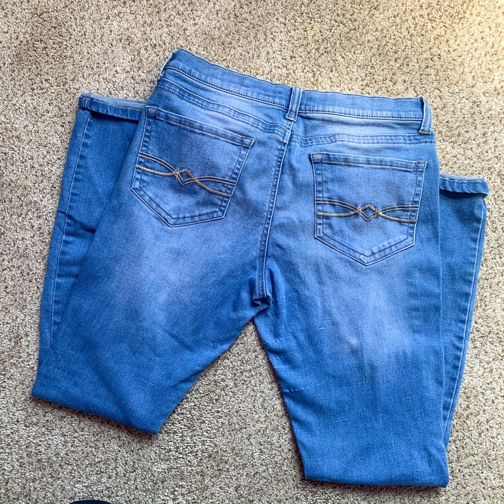Basic Blue Jeans - Picture 4 of 5
